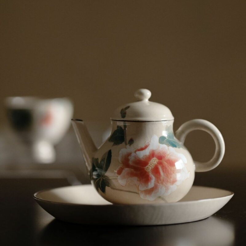Wucai Underglaze decoration Ceramic Peony 130ml Teapot